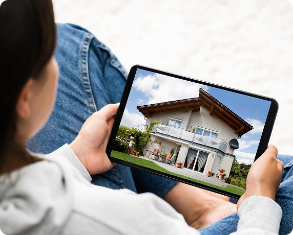 Rental property advertised privately to prospective tenants